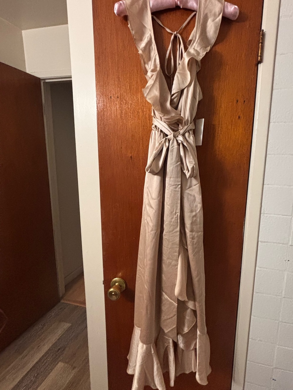 ๐ฃ LAST CALL! ๐ Show Me Your Mumu | Samantha Ruffle Dress in Champagne ๐ฅ - Large - Picture 2 of 16